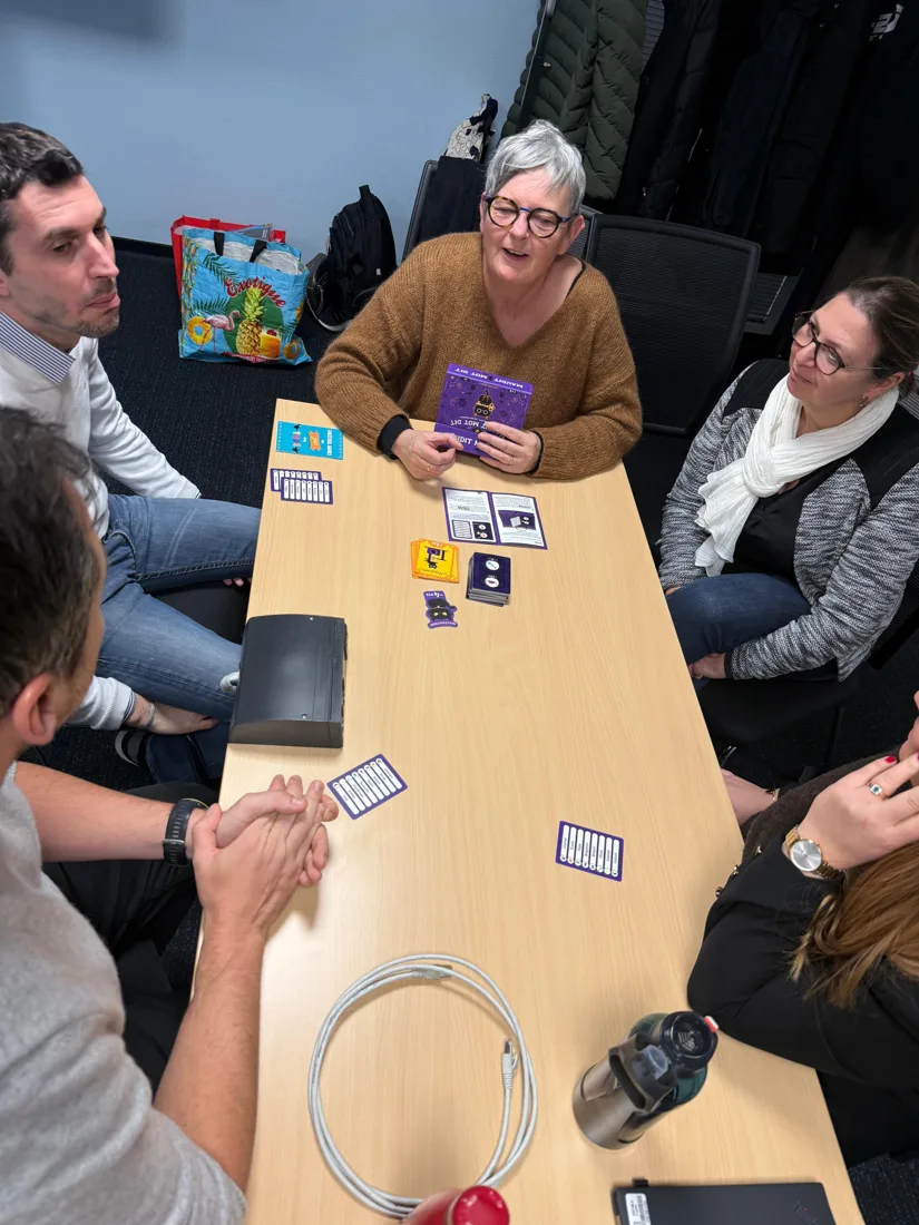 Team building en entreprise animé par Lord of the Games : partie de Maudit Mot Dit entre collègues